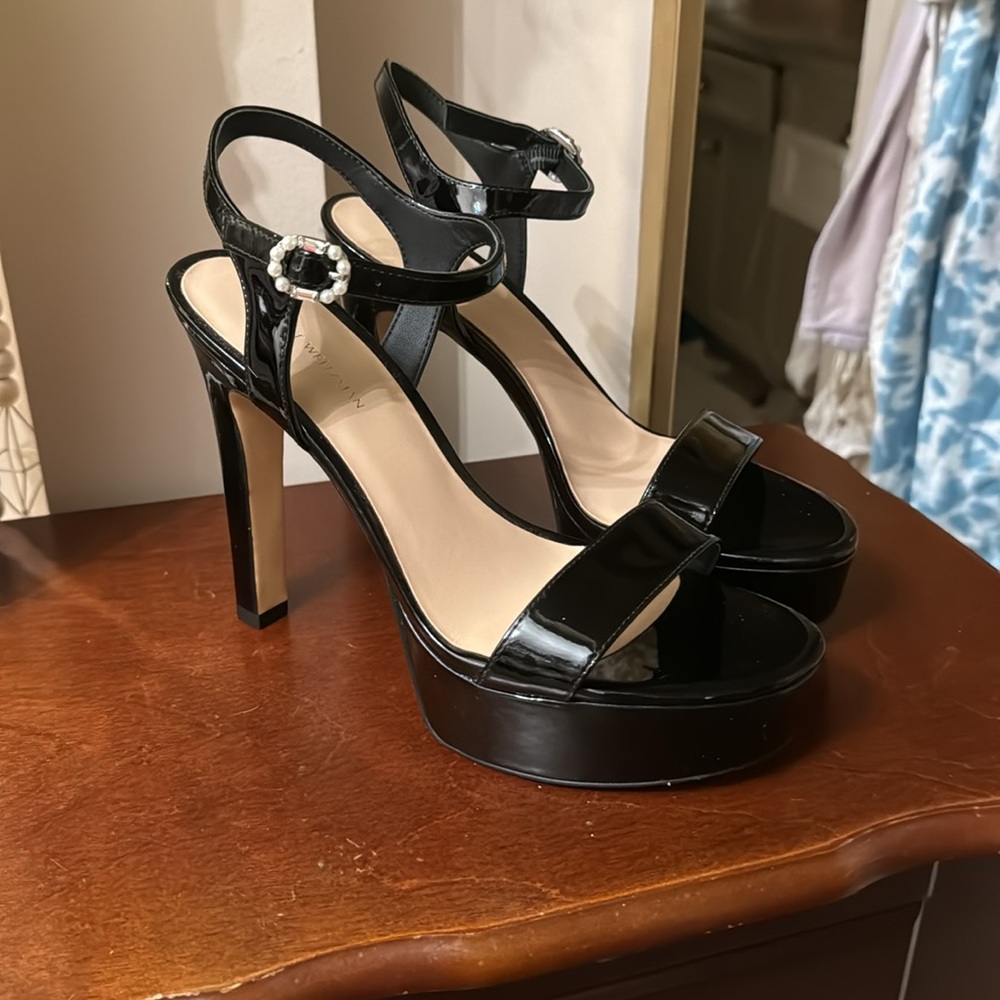 Stuart Weitzman - Picture 4 of 4